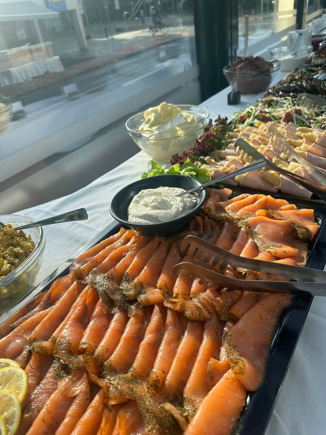 Lachs, Käse & Feinkost